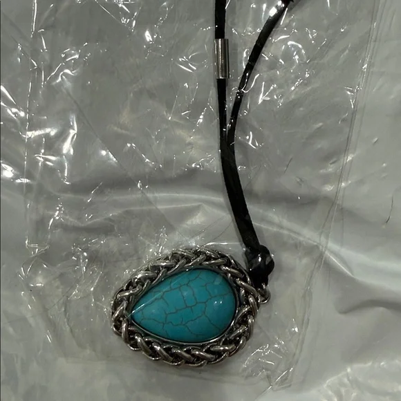 JUSTIN Turquoise Pendant Necklace - Picture 4 of 6